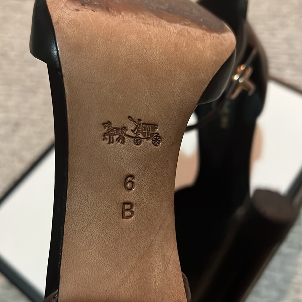 Coach two tone heels size 6 - Picture 6 of 7